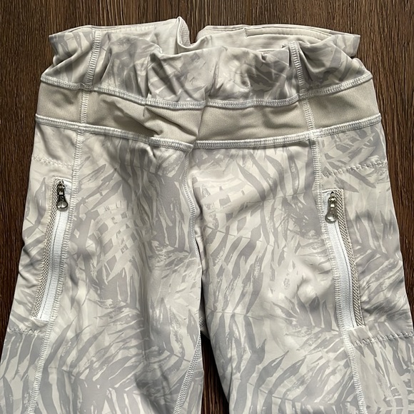 Lululemon Inspire Tight II Sz. 6 - Picture 3 of 11